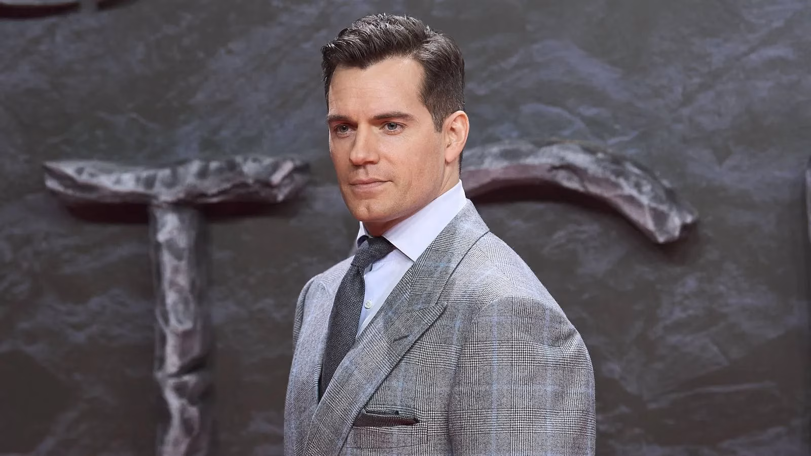 jeremy-irons-joins-henry-cavill-s-highlander-remake-as-leader-of-the-watchers-image-0