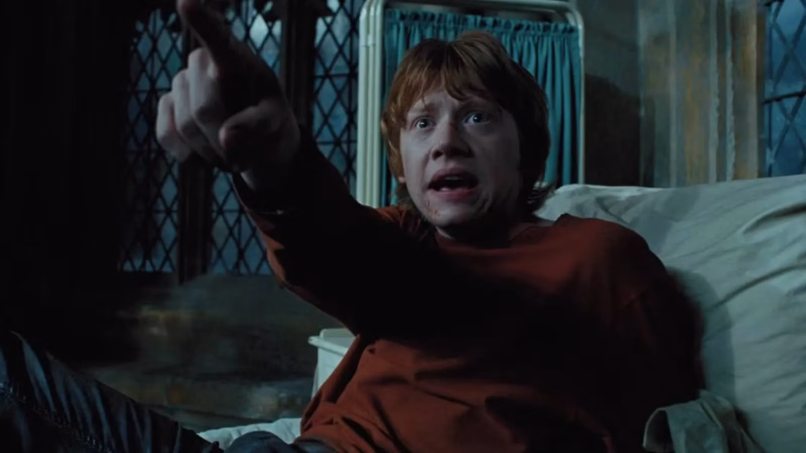 rupert-grint-embraces-ron-s-shadow-passes-baton-to-hbo-s-new-harry-potter-series-image-0