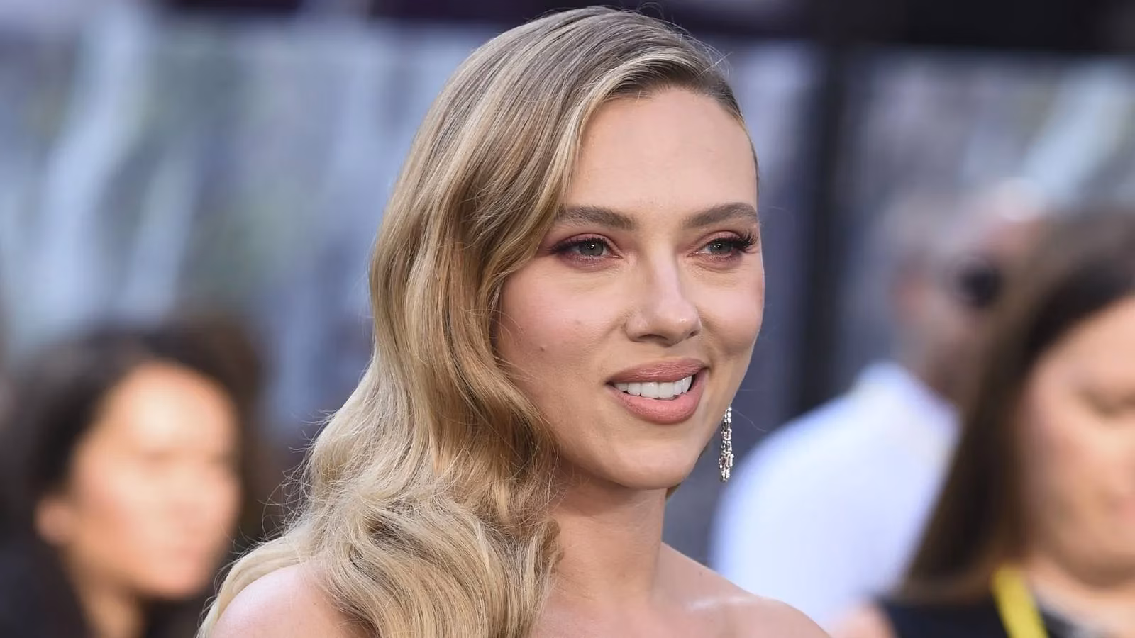 scarlett-johansson-eyes-mother-gothel-role-in-tangled-remake-image-0