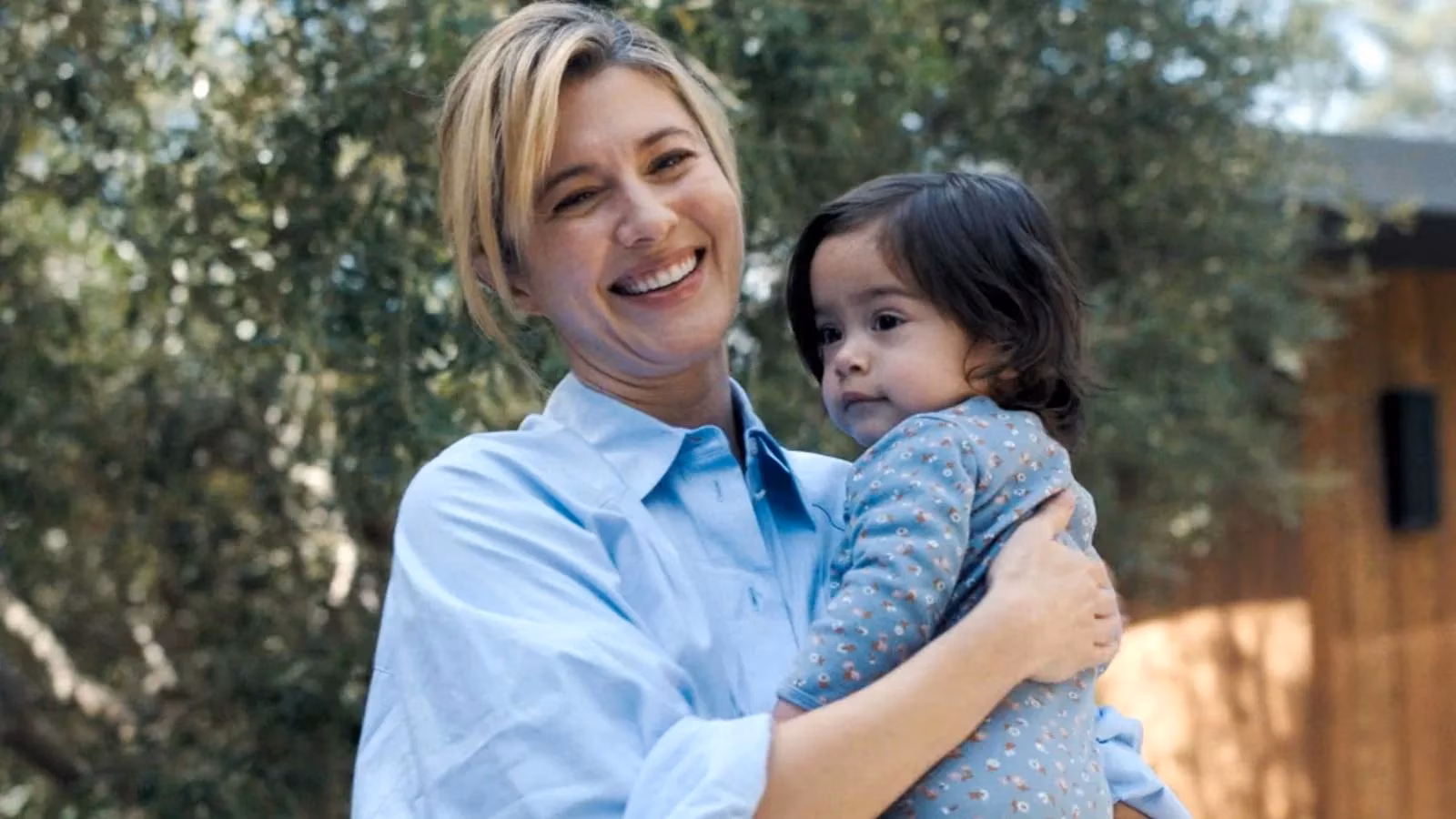 the-hand-that-rocks-the-cradle-2025-a-nanny-nightmare-returns-to-hulu-image-0