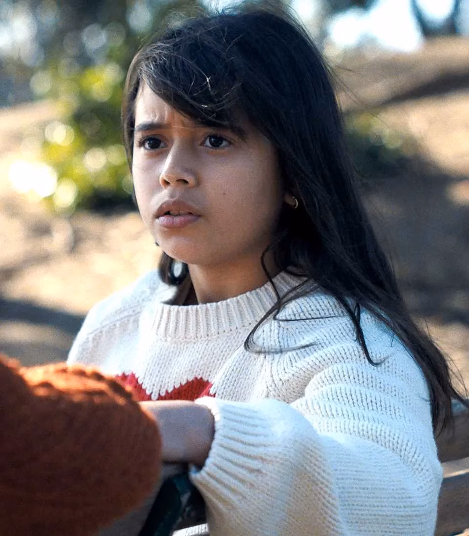 the-hand-that-rocks-the-cradle-2025-remake-a-hulu-hit-dividing-critics-image-2